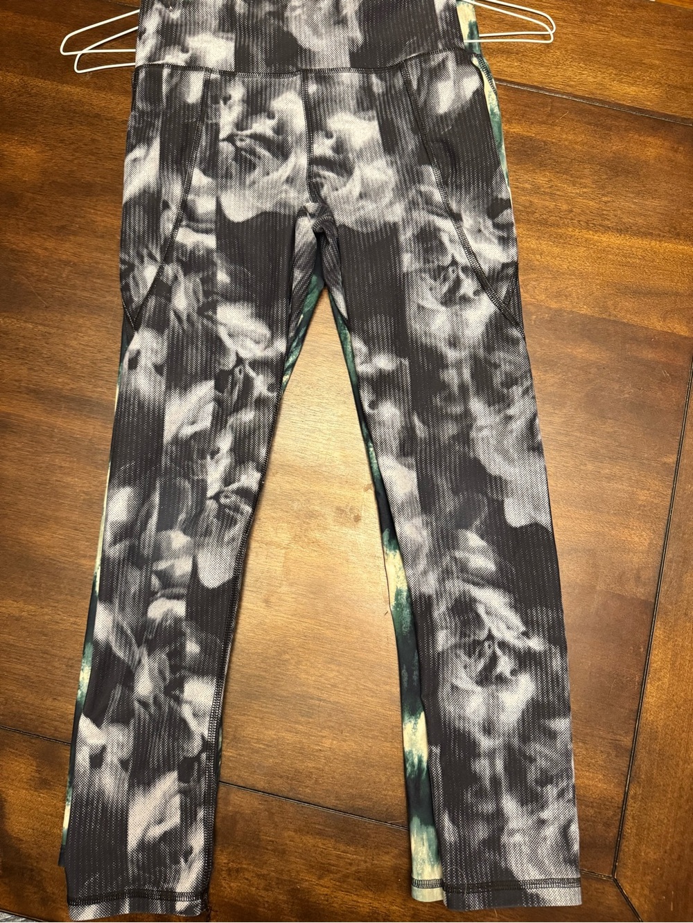 Old Navy Black & White Tie-Dye Ribbed Leggings
